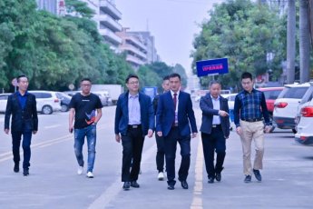 惠州市工业和信息化局领导参观惠州创新家居展